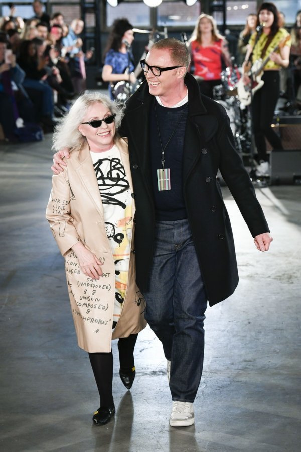 Debbie Harry i dizajner Stuart Vevers u veljači na Tjednu mode u New Yorku