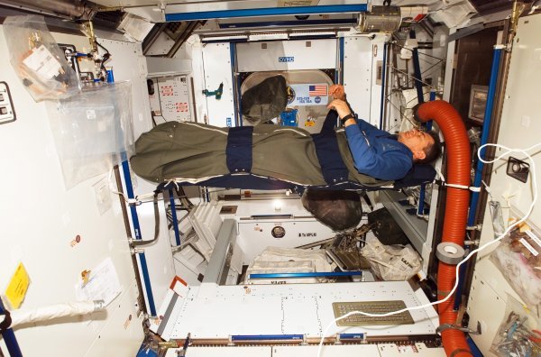 Spavanje u vreći u Međunarodnoj svemirskoj postaji