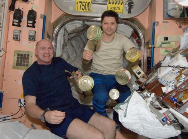 Astronauti André Kuipers i Oleg Kononenko provjeravaju utjecaj hrane na zdravlje