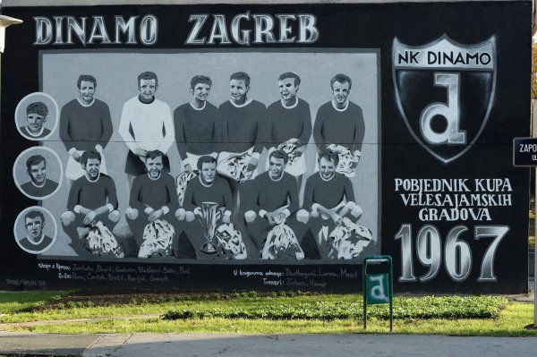 Grafit Dinamove zlatne generacije iz 1967. godine na zgradi na zagrebačkoj Peščenici