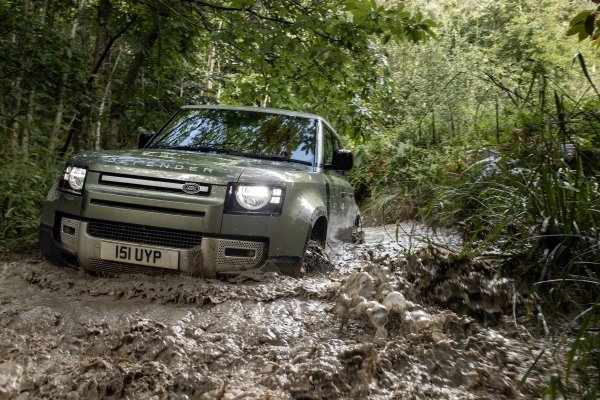Land Rover Defender PHEV (MY21)