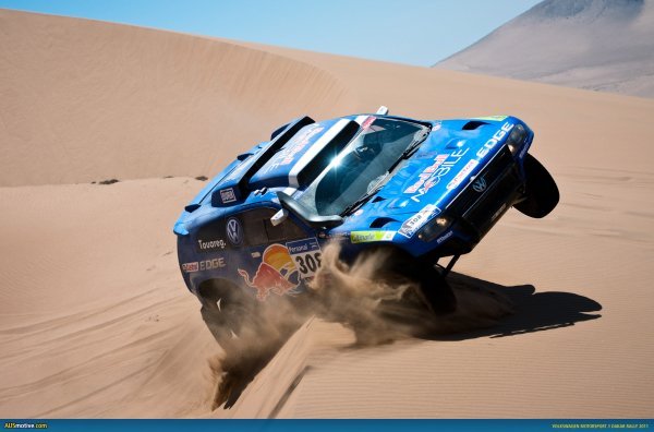 VW Race Touareg 3 - pobjeda na Dakar Rallyju 2011. godine s vozačem Nasserom Al-Attiyahom (Katar) sa suvozačem Timom Gottschalkom (Njemačka) u modelu Race Touareg 3