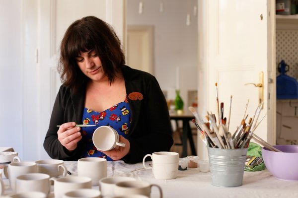 Njezin aktivniji rad s keramikom počeo je prije šest godina, kada je nabavila vlastitu peć za keramiku 