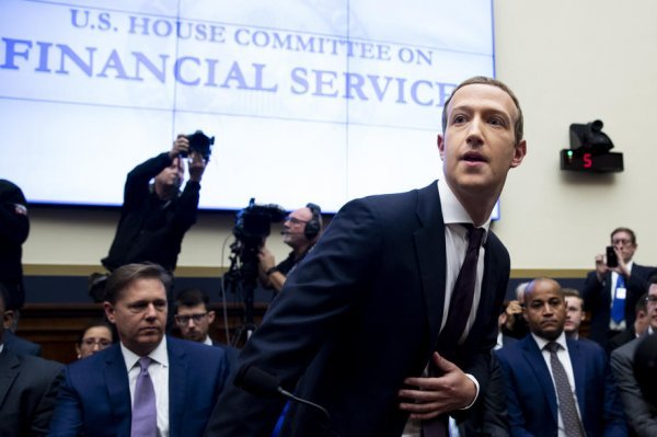 Osnivač Facebooka Mark Zuckerberg poslovnu politiku svoje tvrtke često mora braniti pred političkim sudom
