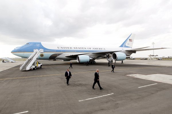 Među preuređenim putničkim avionima najpoznatija su dva Boeinga 747 koja koristi američki predsjednik Reuters