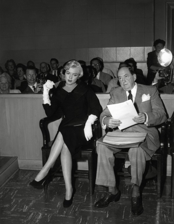 Marylin Monroe i odvjetnik Jerry Geisler na razvodu od Joea DiMaggija (1954.)