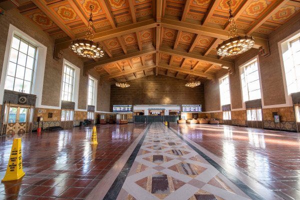 Prostor glavne željezničke stanice Union Station u Los Angelesu