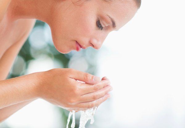 Ljeti je iznimno važno pobrinuti se za učinkovito čišćenje kože prije spavanja