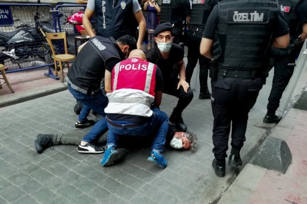 Priveden fotoreporter AFP-a Bülent Kılıç'i