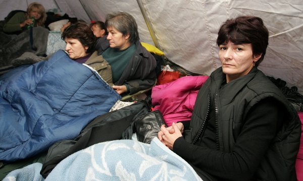 Radnice Kamenskog 2010. u šatoru ispred tvornice štrajkaju glađu