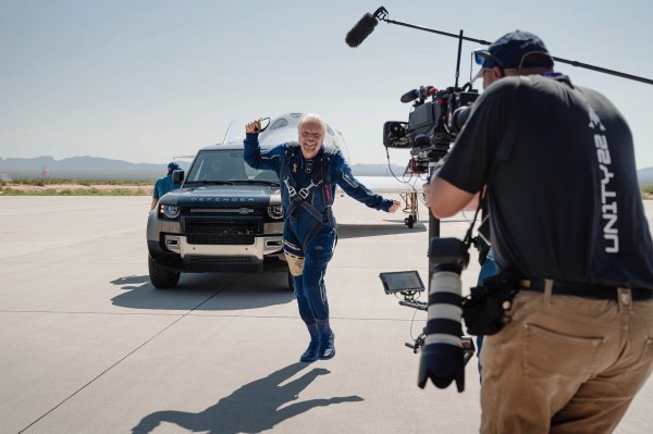 Sir Richard Branson nakon uspješno završene svemirske misije