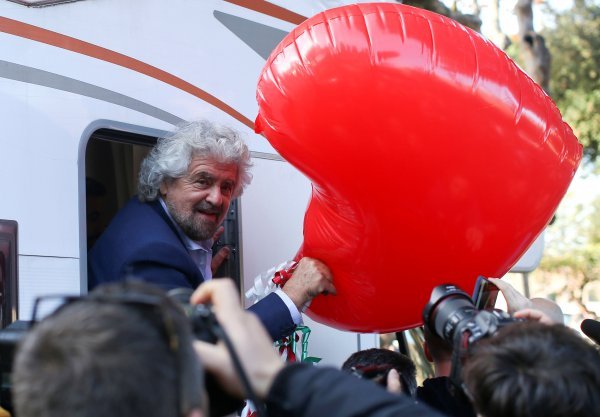 Talijanski komičar i vođa Pokreta 5 zvijezda Beppe Grillo jedan je od najvećih oponenata referenduma Alessandro Bianchi/Reuters