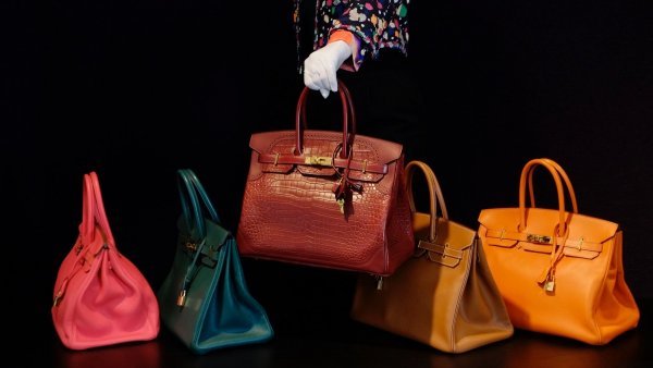 Unatoč paprenim cijenama, lista čekanja za Hermèsove torbe je podugačka