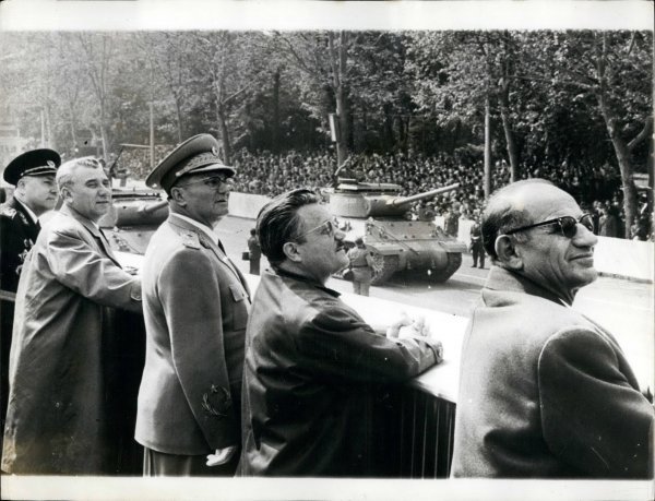 Ivan Gošnjak, Aleksandar Ranković, Josip Broz Tito, Edvard Kardelj i Đuro Pucar 5. svibnja 1965. u Beogradu