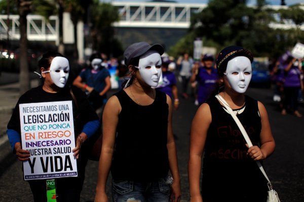 Žene San Salvadora ustale protiv bezumnog nasilja  