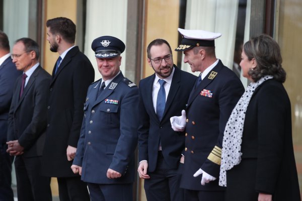 Dragan Lozančić, Tomislav Tomašević, admiral Robert Hranj, otpravnica poslova veleposlanstva u Parizu Senka Burić