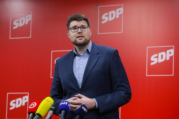 Predsjednik SDP-a Peđa Grbin trebao bi otići u Rijeku i ondje objasniti zašto je grad kojim SDP upravlja od 1990. u proteklih deset godina ostao bez čak 20 tisuća stanovnika