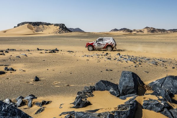 Lada Niva Red Legend stigla na cilj relija Dakar 2022