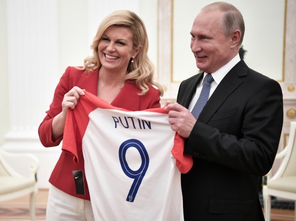 Kolinda Grabar Kitarović i Vladimir Putin za vrijeme Svjetskog prvenstva u nogometu 2018.