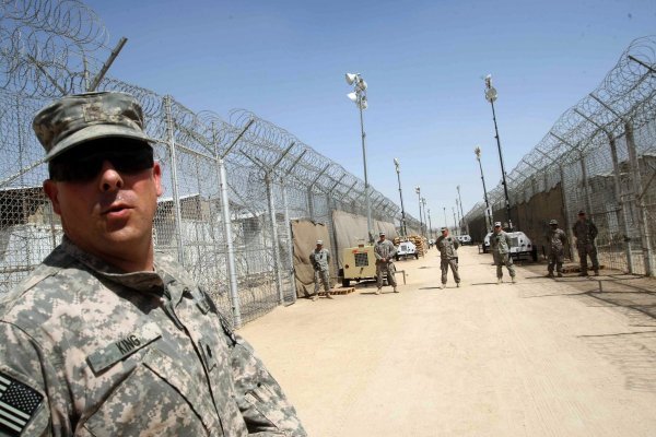 U zloglasnom zatvoru Camp Bucca u južnom Iraku našao se s Bagdadijem i mnoštvom drugih budućih važnih figura Islamske države