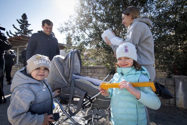 Oleksandr i Licija Avdijenko s troje djece četiri su se dana vozili kako bi utekli od kijevskog užasa