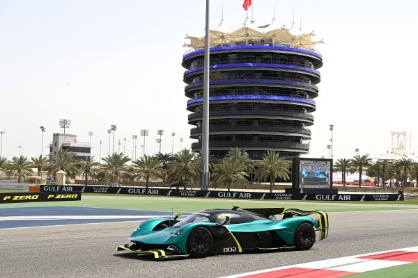Aston Martin Valkyrie AMR Pro na stazi za vrijeme vikenda Velike nagradae Gulf Air Bahreina Formule 1®