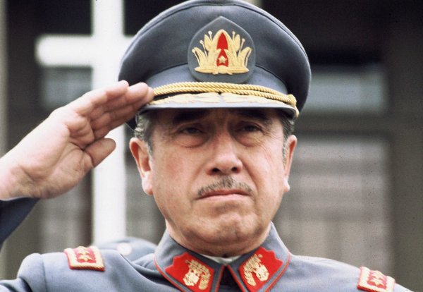SAD je u Čileu pomogao državni udar protiv predsjednika Salvadora Allendea, a vodio ga je general Augusto Pinochet, koji je u Čile uveo jednu od najnasilnijih i najkrvavijih diktatura u Latinskoj Americi