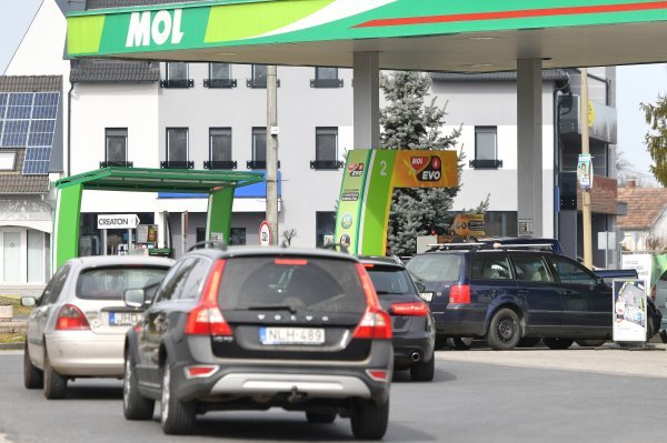 Cijene benzina u Mađarskoj ostaju ograničene samo za domaće vozače