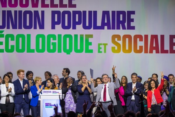 Jean-Luc Mélenchon i njegovi simpatizeri na izbornom skupu