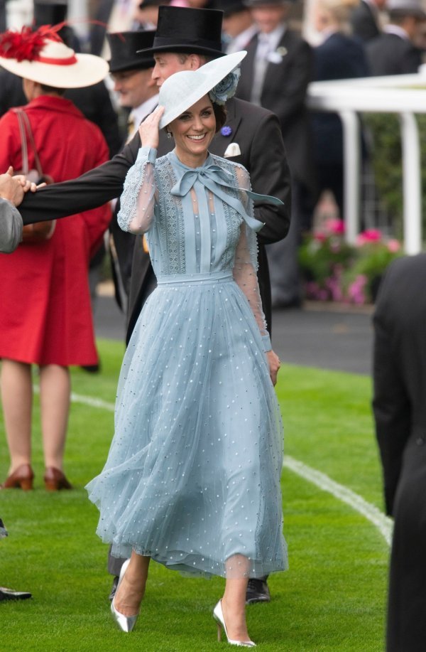 Kate Middleton na Royal Ascotu 2019. u kreaciji Elia Saaba