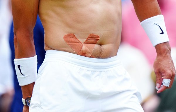 Rafael Nadal s medicinskim flasterima