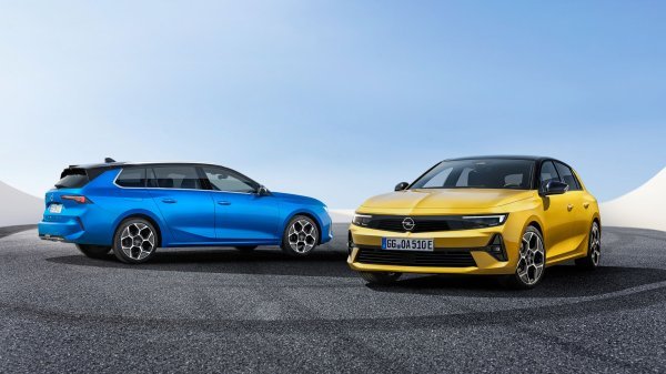 Opel Astra Sports Tourer (desno) i Opel Astra hatchback (desno)