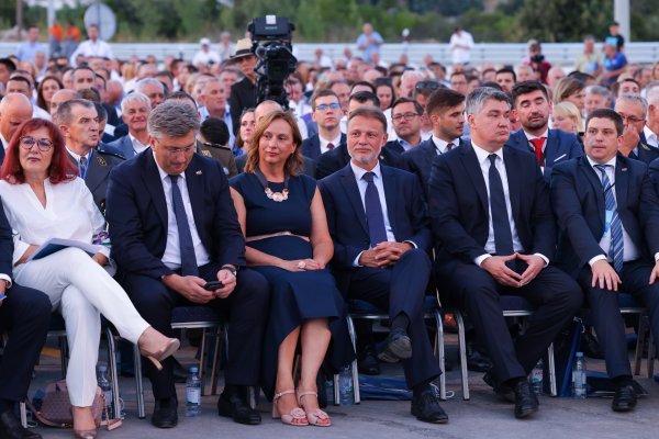 Gordan i Sonja Jandroković sjedili su između premijera Andreja Plenkovića i predsjednika Zorana Milanovića