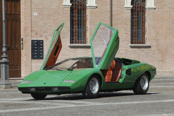 Ferruccio Lamborghini primljen je u automobilsku Kuću slavnih: Lamborghini Countach