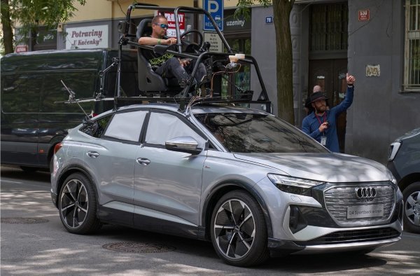 Audi se udružio s Netflixom na filmu 'Sivi čovjek': Audi Q4 e-tron Sportback