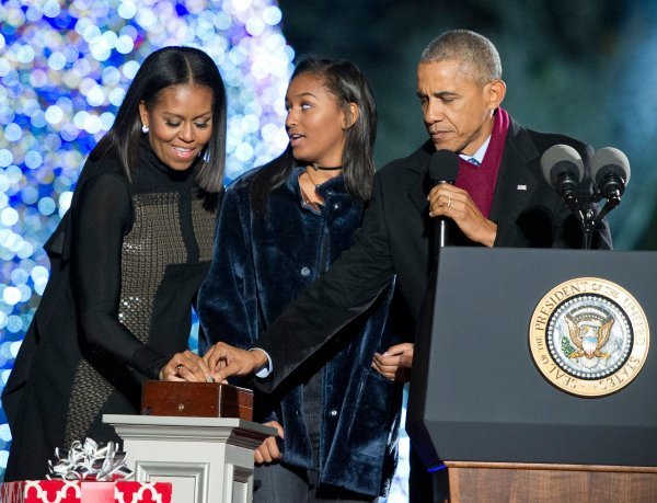 Michelle, Sasha i Barack Obama 1. 12. 2016. Profimedia