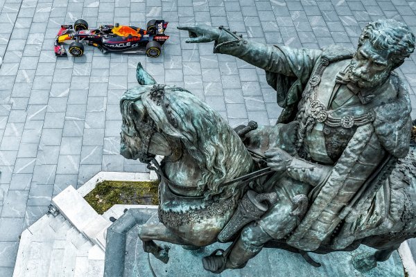 Bolid Formule 1 Red Bull Racinga jurit će u rujnu ulicama Beograda, slika iz travnja 2022.