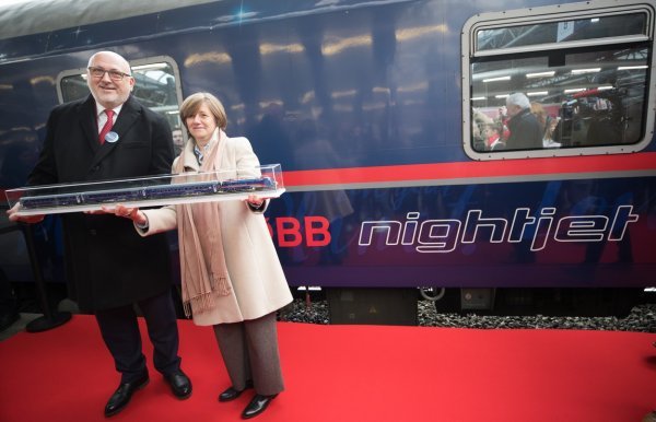 Predsjednici uprava austrijskih i belgijskih željeznica na dočeku prvog noćnog vlaka iz Beča do Bruxellesa u siječnju 2022.