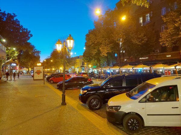 Odesa noću, prije policijskog sata