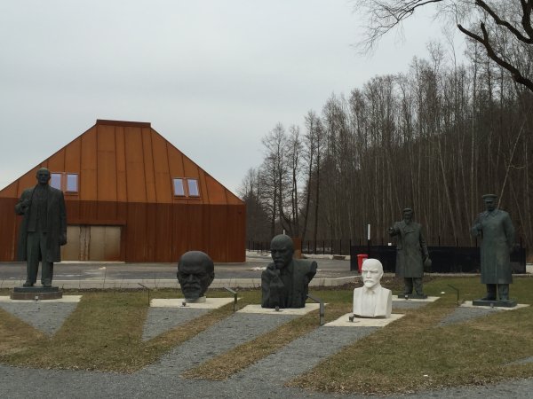 Park spomenika sa sovjetskim kipovima uklonjenima iz javnog prostora, Tallinn, Estonija (2018.)