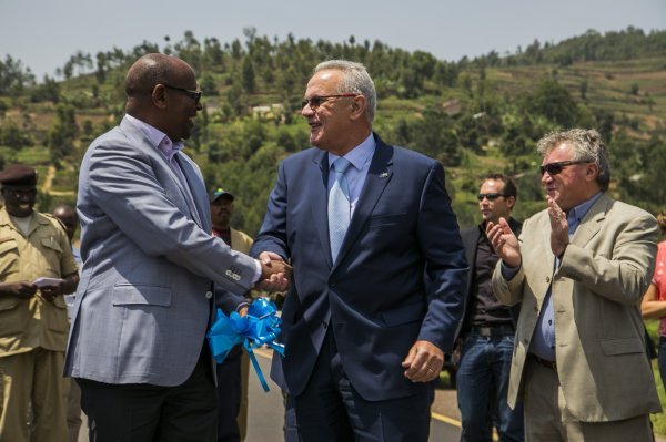 Europski povjerenik Neven Mimica na otvaranju ceste Kigali-Gatuna u Ruandi Europska komisija