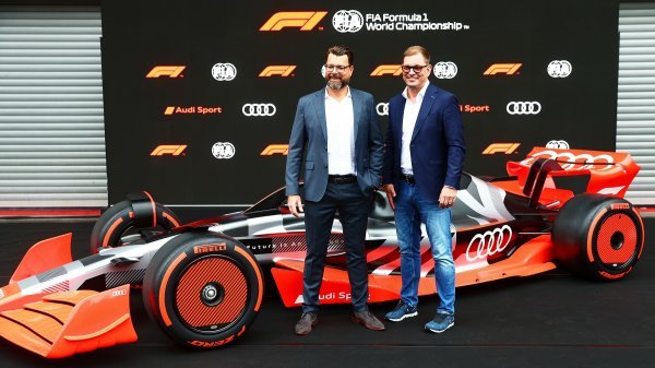 Markus Duesmann, predsjednik Upravnog odbora Audi AG (desno), i Oliver Hoffmann, član Upravnog odbora za tehnički razvoj Audi AG