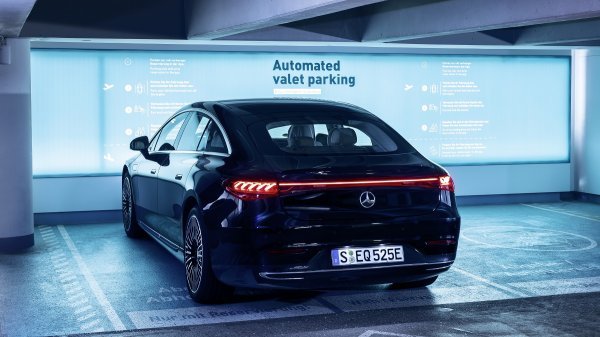 Mercedes-Benz i Bosch sustav parkiranja bez vozača odobren za komercijalnu upotrebu