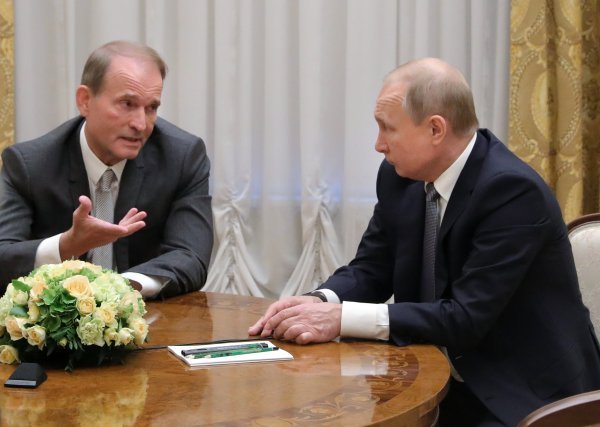 Viktor Medvedčuk (lijevo) i Vladimir Putin
