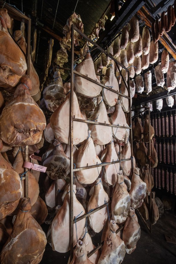 Iskusni proizvođač savjetuje odstranjivanje viška vlage s mesa - tuširanjem