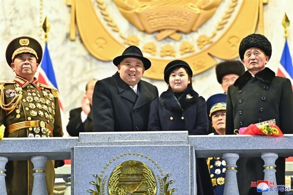 Kim Jong Un s kćerkom na paradi u Pjongjangu