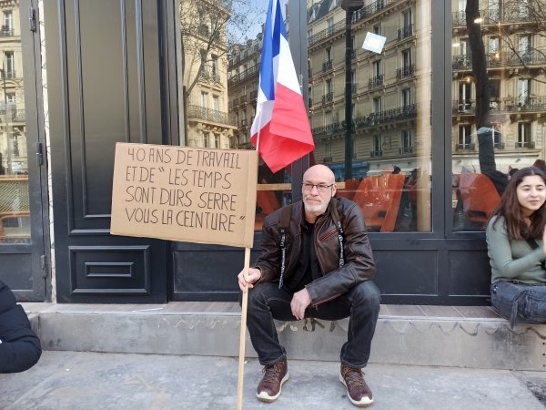 '40 godina rada' i 'vremena su teška, stegnite svoj remen', uobičajena je poruka prosvjednika Emmanuelu Macronu