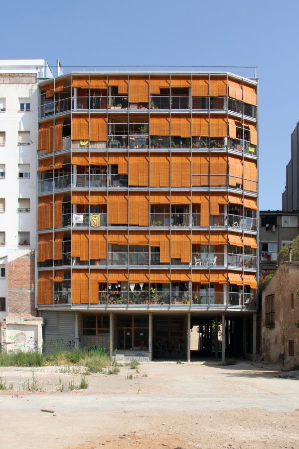 Pročelje zgrade stambene zadruge, Stambena zadruga La Borda, Barcelona. Fotografija: Lacol