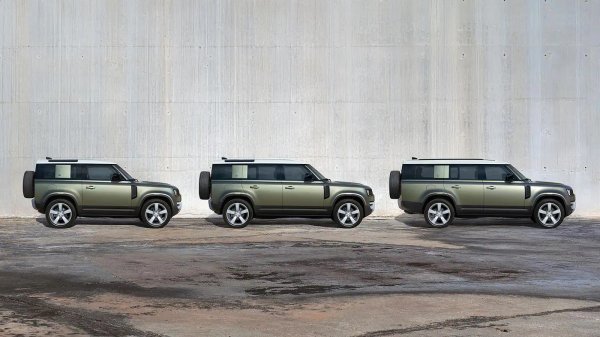 Land Rover 90, 110 I 130 (desno)