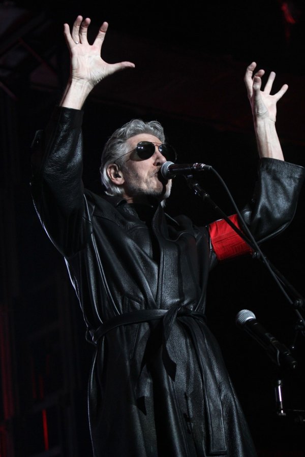 Roger Waters u spornom outfitu